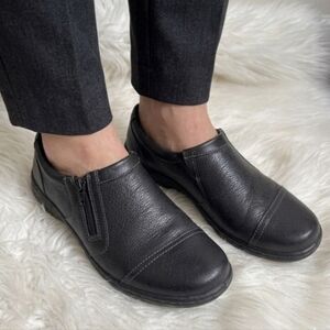 Clarks Black Leather Zip Slip-On Comfort Shoes Women’s Size 8.5 Cushion Soft